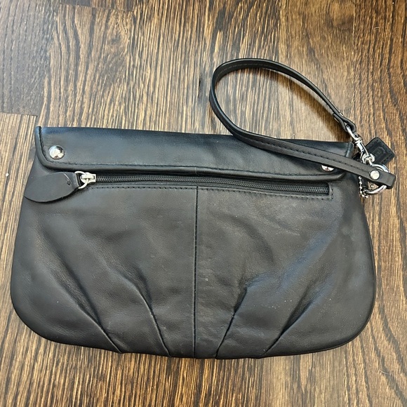Coach black leather wristlet/clutch with chrome finishes - Picture 5 of 8